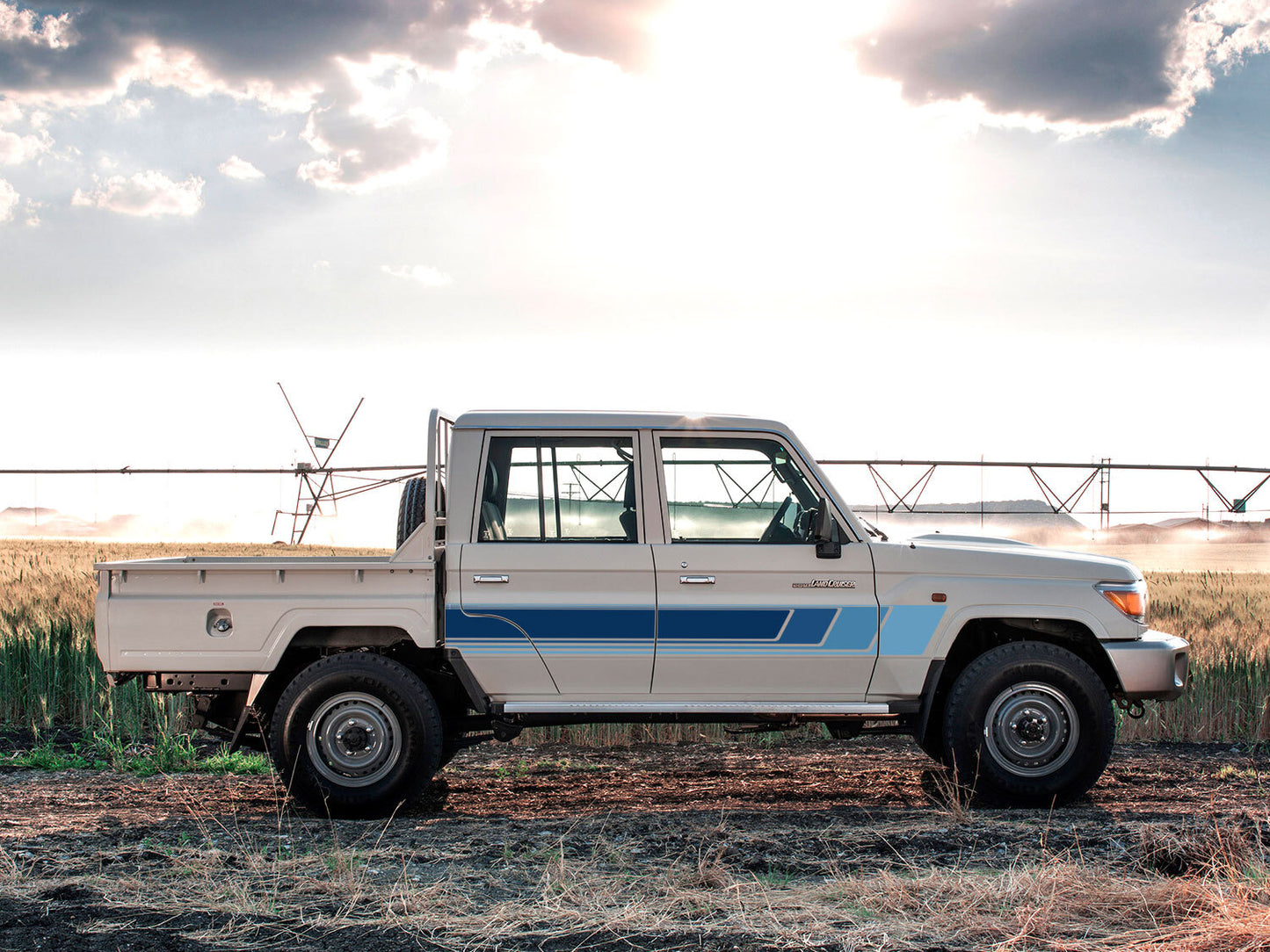 70 Series Land Cruiser Decal Body Stripe Kit (Cobar) - 79 Series Dual Cab (2012-)