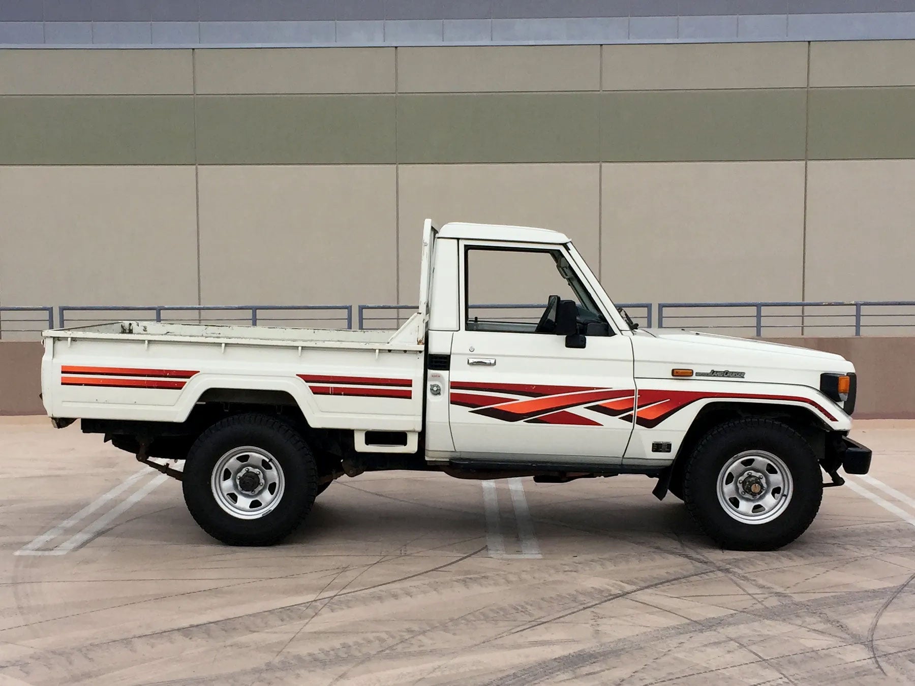 70 Series Land Cruiser Decal Body Stripe Kit (Tenterfield) - 75 Series Single Cab (1985-1999)